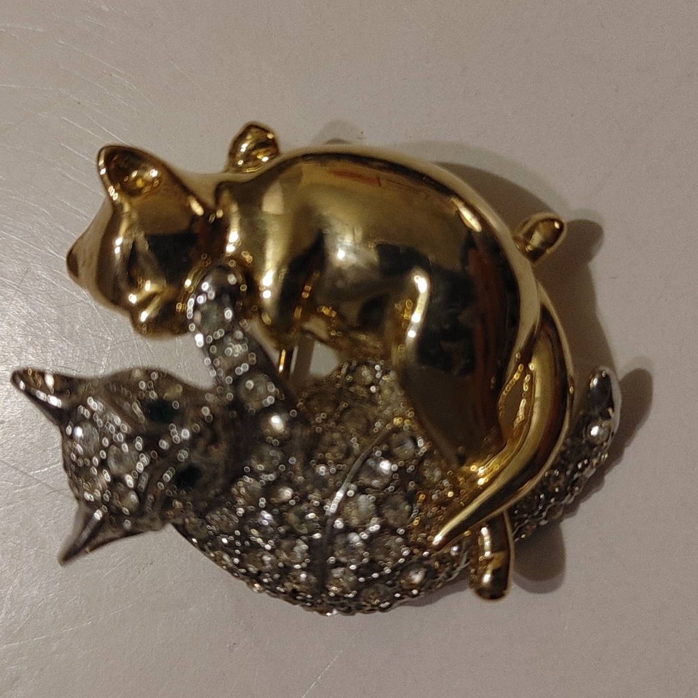 Two Tone Double Cat Brooch - Picture 2 of 4